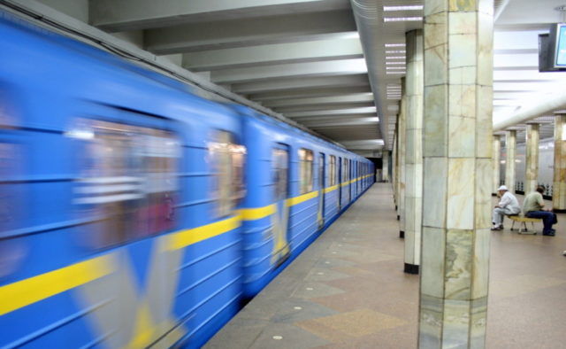 Девочку спасти не удалось: на киевской станции метро произошло страшное