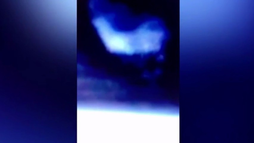 НАСА не успело вырезать фрагмент видео с огромным объектом у Земли. ВИДЕО