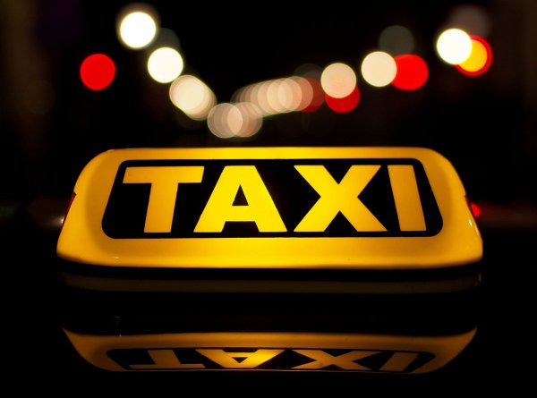 В Москве водитель такси украл у девушки лифчик