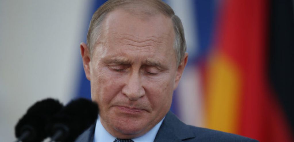 Охранников Путина засекли в необычных ролях