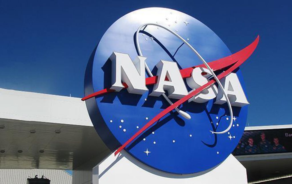 Зонд InSight порадовал первым «селфи» на Марсе. ФОТО