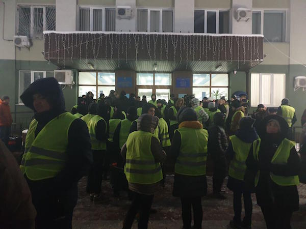 «Жовті жилети» вже в Україні: протест проти беззаконня в Приірпінні. ФОТО