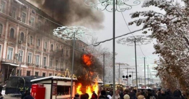 Дым пошел, но не белый: Возле Софийской площади начался пожар, - соцсети