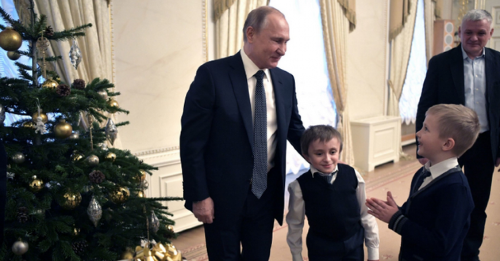''Главный Санта страны'': Путин разозлил россиян историей с ''хрустальным мальчиком''. ВИДЕО