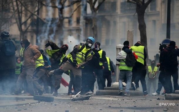 Стало известно, каких убытков нанесли протесты желтых жилетов во Франции
