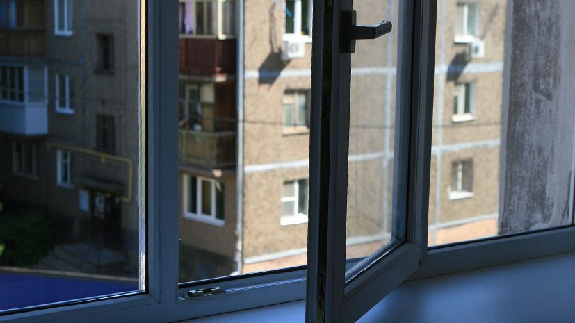 В Николаеве пьяный студент выпал из окна университетского общежития