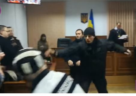 Суд над Савченко и летающий сапог: опубликовано «горячее» ВИДЕО