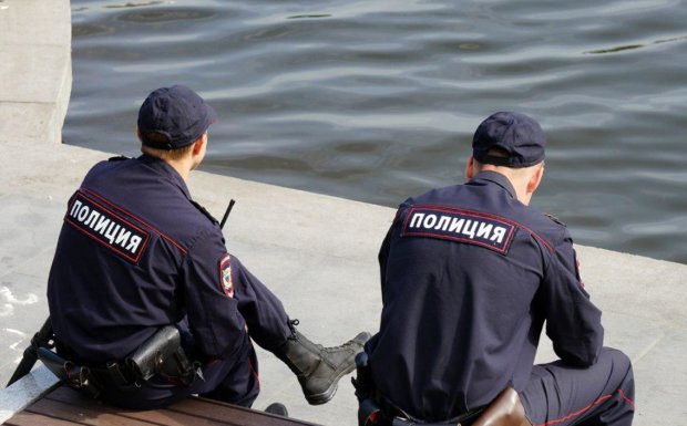 Держала подруге руки: в деле об изнасиловании полицейской появилась новая деталь