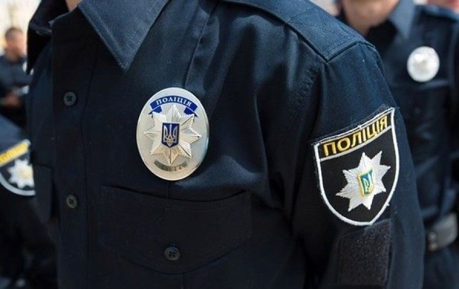 Киевский полицейский «принял на грудь» и напал на 12-летнюю девочку