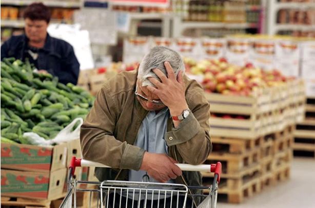 В Украине резко выросли цены на водку, хлеб и колбасу