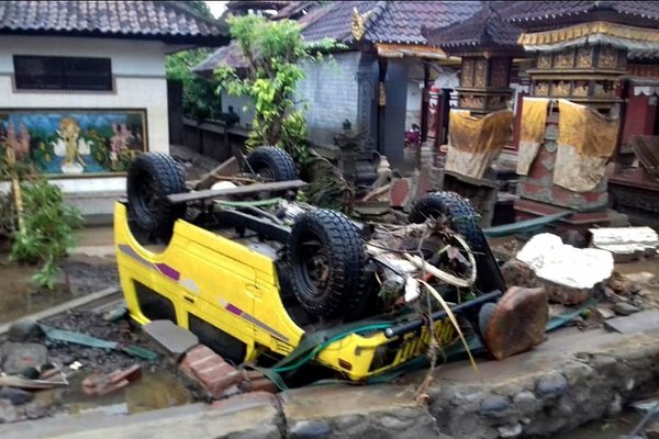 168 погибших, более 700 пострадавших: Индонезию накрыло жуткое стихийное бедствие. ФОТО, ВИДЕО