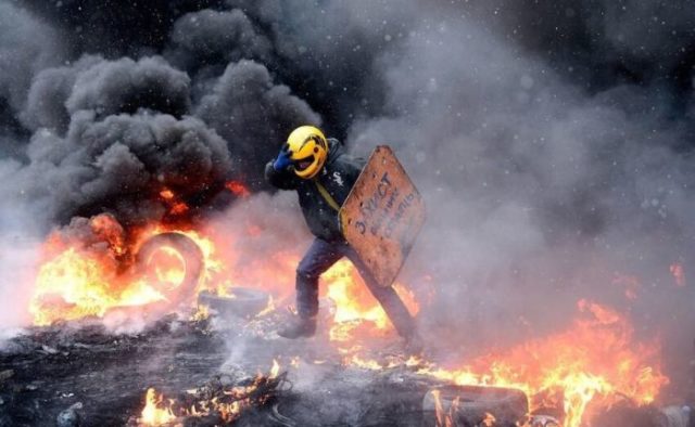 "Сожгут весь правительственный квартал": после выборов в Украине будет новый Майдан