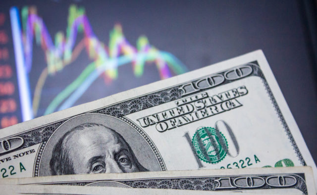 Эксперты рассказали, каким будет курс доллара в 2019 году