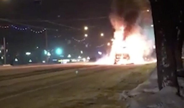 Маршрутка загорелась на ходу: погибли три человека