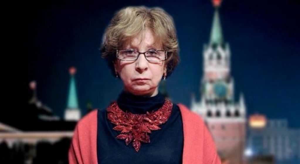 «Наше будущее поколение будет извиняться перед всем миром»: сеть потрясли слова Ахеджаковой на фоне Кремля