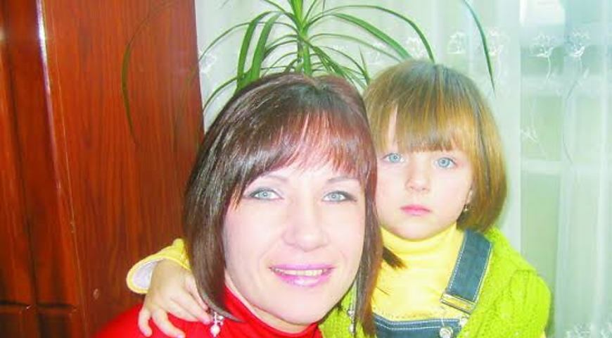 «Жінка приголомшила весь світ»: українка, яка народилася без рук, сама виховує двох дітей. ВІДЕО