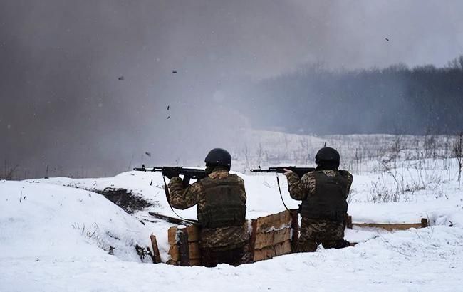 В зоне ООС из-за обстрела боевиков ранены двое украинских военных