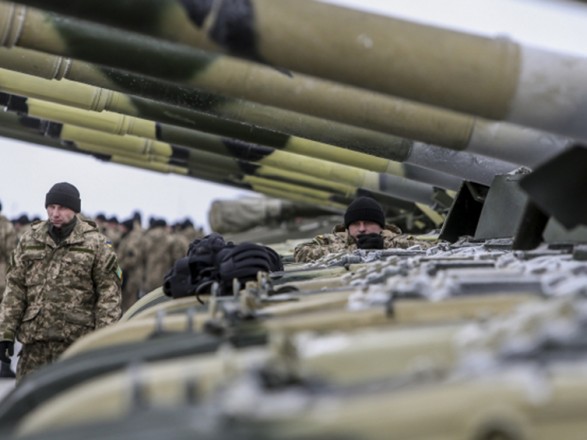 Порошенко рассказал, сколько оружия и техники получила армия за пять лет