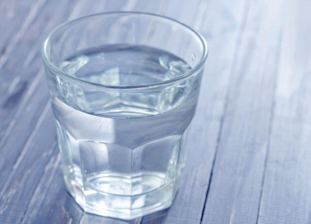 Негативную энергию в доме поможет найти стакан соленой воды