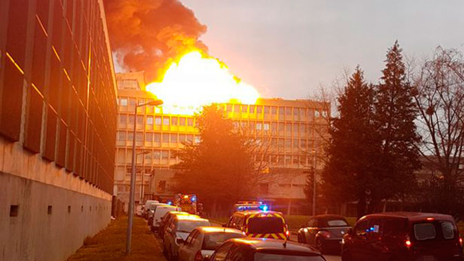 В одном из университетов Франции прогремели взрывы: студентам и преподавателям не рекомендуют приближаться к зданию