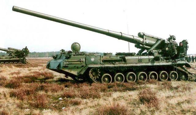 В Донбассе испытали огромные САУ со снарядами за 100 кг. ВИДЕО