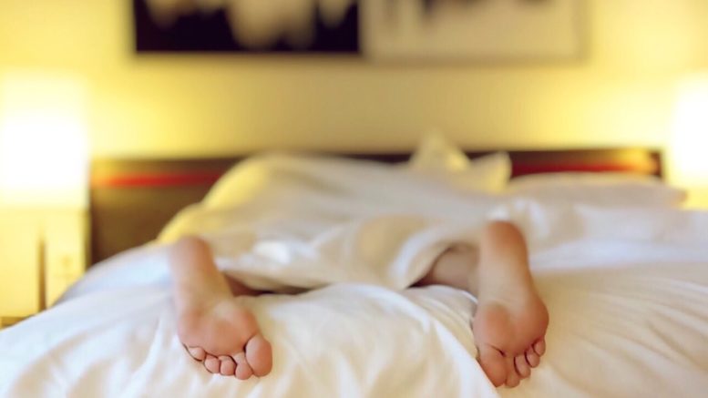Как влияет на сон выбор стороны кровати: ответ ученых