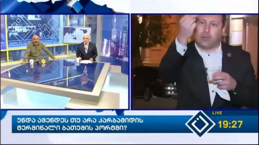 В Грузии депутату в прямом эфире пришлось есть минудобрение