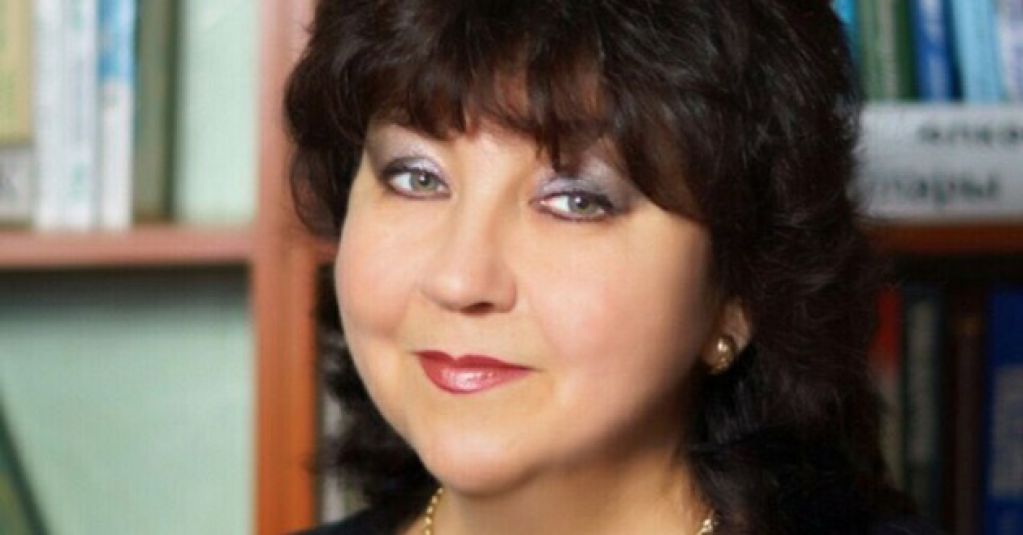 В России прямо на сцене умерла певица: ЧП попало на ВИДЕО