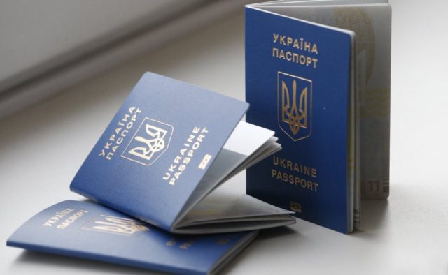 Достаточно паспорта: Украина получила безвиз еще с одной страной