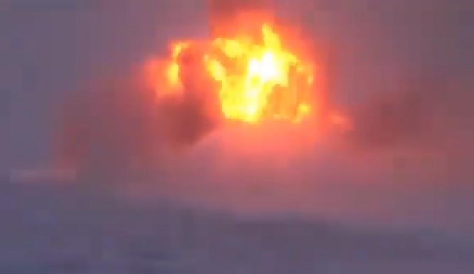Развалился пополам: крушение российского бомбардировщика попало на видео