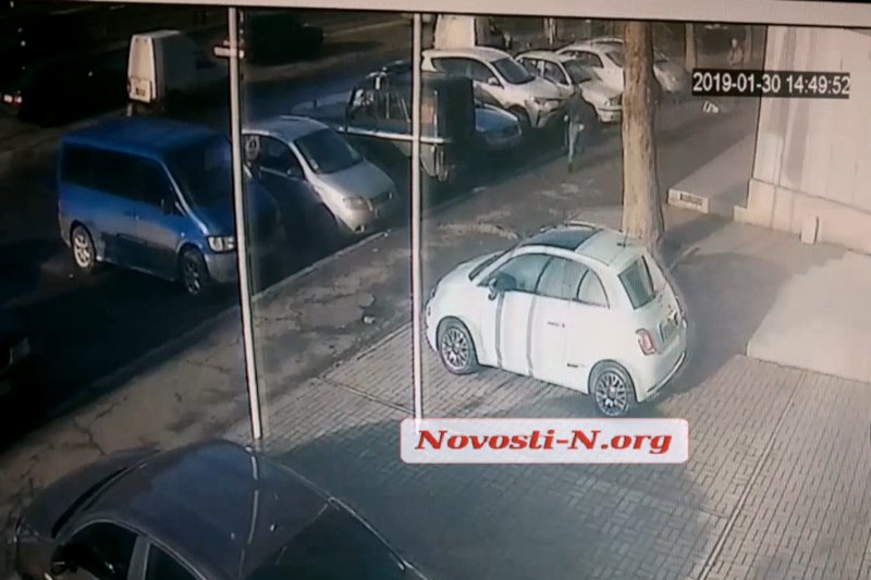 Опубликовано видео расстрела семейной пары на пороге суда в Николаеве