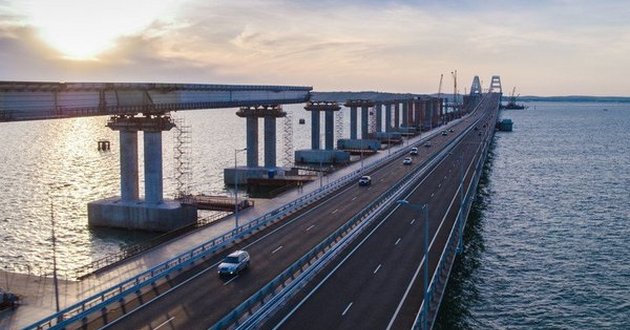 Крымский мост начал ''сползать'': оккупанты пояснили ЧП. ФОТО