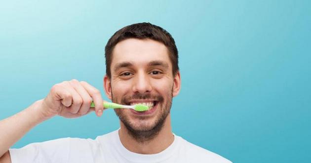 Скорее всего, вы чистите зубы неправильно: популярные мифі о "кусалках"