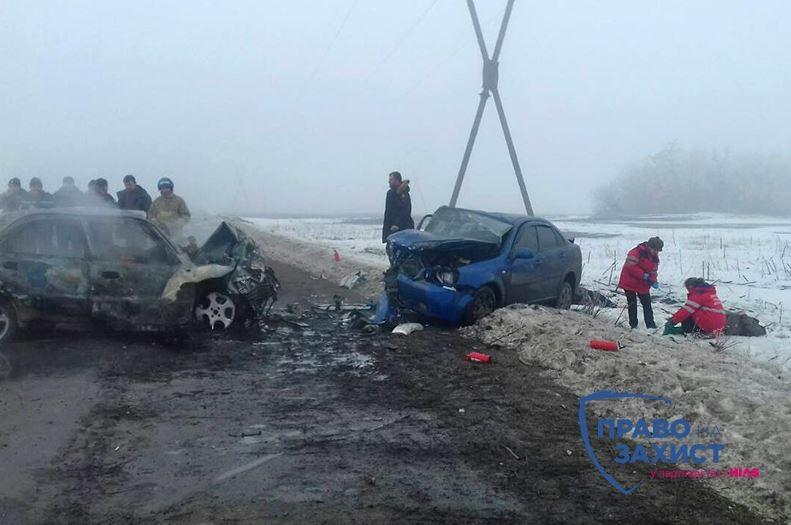 Трагедия возле КПВВ «Марьинка»: на трассе не разошлись две легковушки, погибли пять человек 