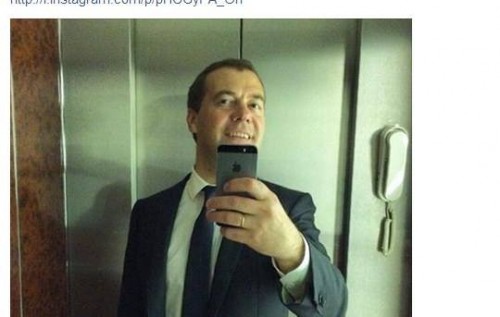 Медведев оконфузился в «отечественном» лифте. ВИДЕО