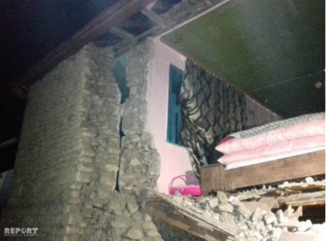 Мощное землетрясение в Азербайджане: медики увозят пострадавших. ФОТО