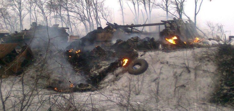 На Донбассе ВСУ уничтожили бронетранспортер боевиков. ВИДЕО