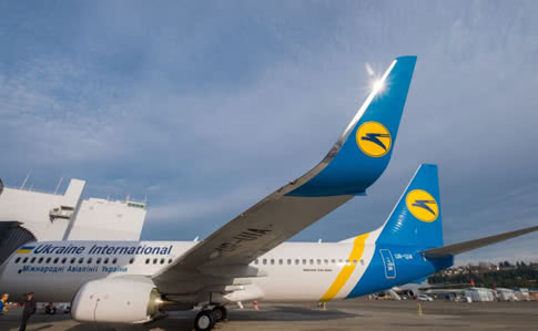 На борт самолета Афины-Киев пронесли неизвестное вещество: рейс отложен
