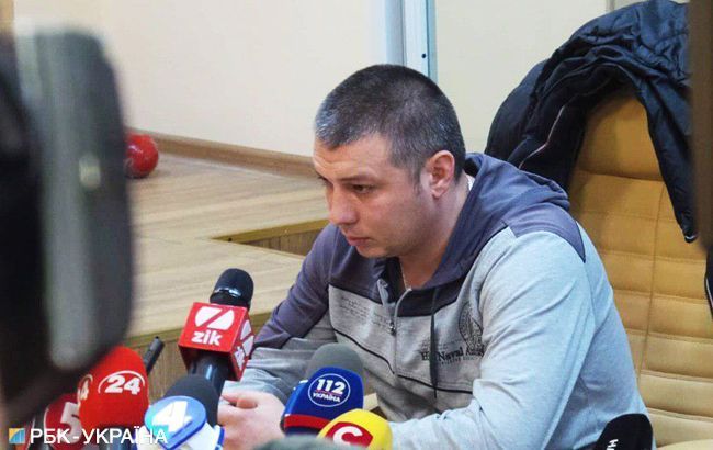 Суд оставил под арестом полицейского, который избивал в Киеве активистов