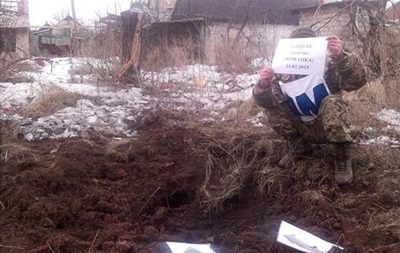Сепаратисты обстреляли поселок на Донбассе: снаряд попал в жилой дом