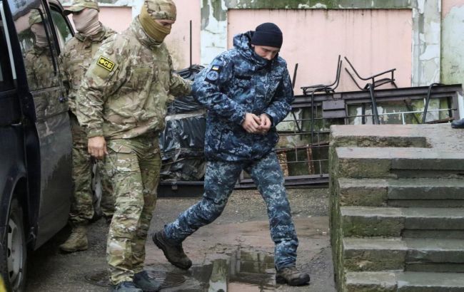 Суд в РФ продлил срок содержания под стражей 16 из 24 украинских моряков