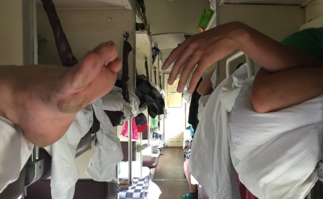 Депутаты хотя ввести штрафы за грязные носки в поездах