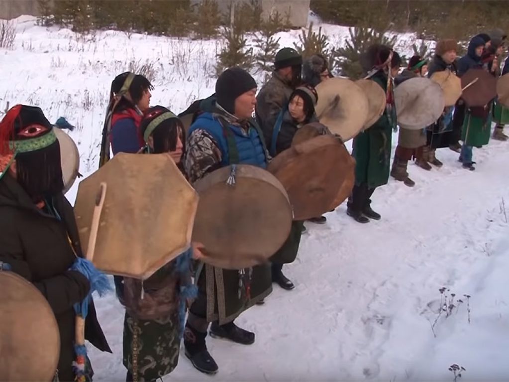 Иркутские шаманы сожгли пять верблюдов для «укрепления России». ВИДЕО