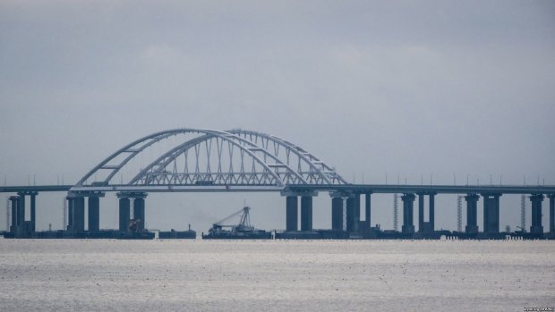 Крымский мост добьют тяжелые эшелоны: назван день Х