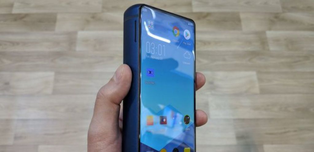 На MWC показали смартфон, который работает неделю без подзарядки. ФОТО