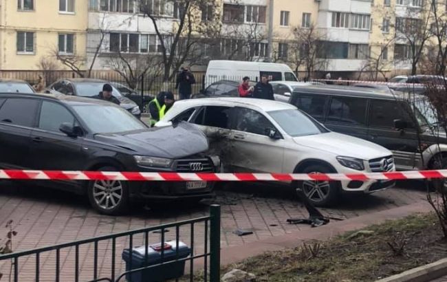 Мощный взрыв в Киеве: в автомобиль подбросили гранату