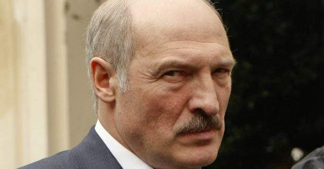Портников: Как Лукашенко пытается увернуться от крепких объятий Кремля 
