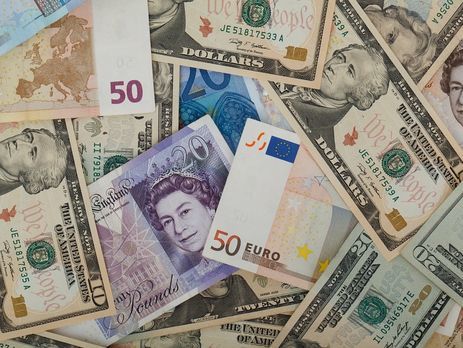 После «схватки» с долларом гривна переключилась на евро: свежий курс