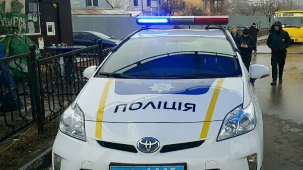 ЧП в Киеве: пьяный коп изрезал ножом своего коллегу. ФОТО