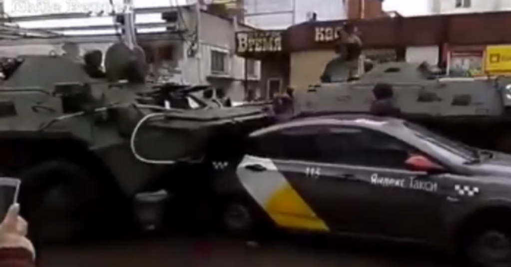 Броня крепка и Киев за два дня! Россияне-"языком захватчики Украины" эпично опозорились. ВИДЕО